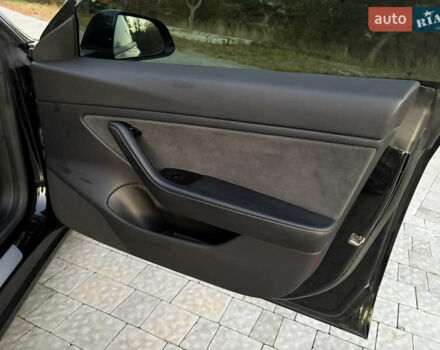 Черный Тесла Модель 3, объемом двигателя 0 л и пробегом 132 тыс. км за 14999 $, фото 28 на Automoto.ua