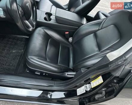 Чорний Тесла Модель 3, об'ємом двигуна 0 л та пробігом 98 тис. км за 16600 $, фото 8 на Automoto.ua