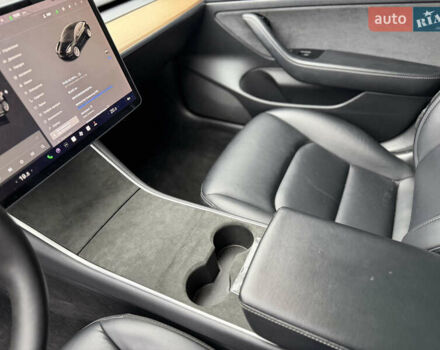 Чорний Тесла Модель 3, об'ємом двигуна 0 л та пробігом 81 тис. км за 15300 $, фото 30 на Automoto.ua