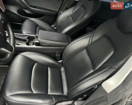 Черный Тесла Модель 3, объемом двигателя 0 л и пробегом 93 тыс. км за 15600 $, фото 35 на Automoto.ua