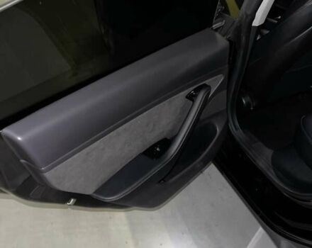 Черный Тесла Модель 3, объемом двигателя 0 л и пробегом 90 тыс. км за 18500 $, фото 19 на Automoto.ua