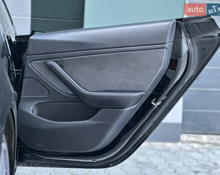 Черный Тесла Модель 3, объемом двигателя 0 л и пробегом 121 тыс. км за 19400 $, фото 50 на Automoto.ua