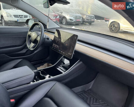Черный Тесла Модель 3, объемом двигателя 0 л и пробегом 105 тыс. км за 15700 $, фото 14 на Automoto.ua