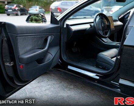 Черный Тесла Модель 3, объемом двигателя 0 л и пробегом 31 тыс. км за 28000 $, фото 4 на Automoto.ua