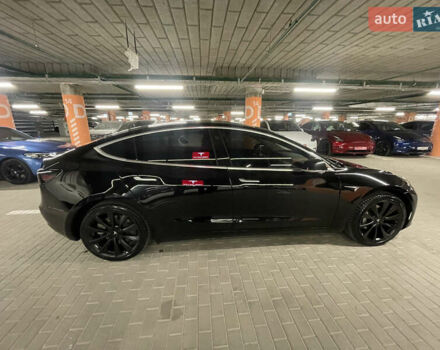 Тесла Модель 3 2019 в Киеве на Automoto.ua Черный Тесла Модель 3, объемом двигателя 0 л и пробегом 102 тыс. км за 19999 $, фото 5 на Automoto.ua