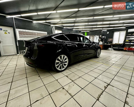 Чорний Тесла Модель 3, об'ємом двигуна 0 л та пробігом 96 тис. км за 17999 $, фото 9 на Automoto.ua