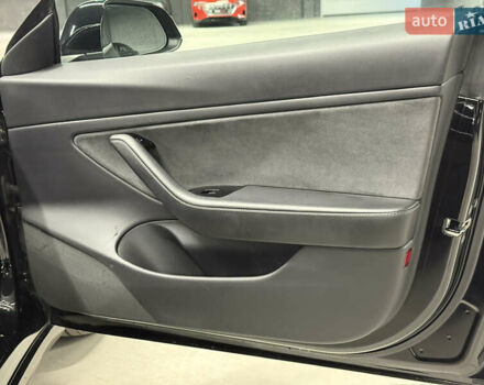 Черный Тесла Модель 3, объемом двигателя 0 л и пробегом 209 тыс. км за 17900 $, фото 59 на Automoto.ua