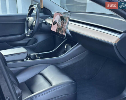 Черный Тесла Модель 3, объемом двигателя 0 л и пробегом 121 тыс. км за 19400 $, фото 63 на Automoto.ua