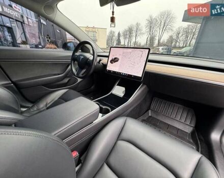Чорний Тесла Модель 3, об'ємом двигуна 0 л та пробігом 121 тис. км за 18200 $, фото 5 на Automoto.ua