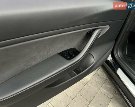 Черный Тесла Модель 3, объемом двигателя 0 л и пробегом 93 тыс. км за 15600 $, фото 39 на Automoto.ua