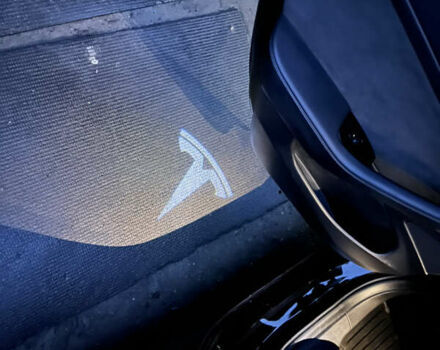 Черный Тесла Модель 3, объемом двигателя 0 л и пробегом 77 тыс. км за 20000 $, фото 90 на Automoto.ua