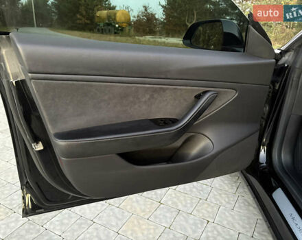 Черный Тесла Модель 3, объемом двигателя 0 л и пробегом 132 тыс. км за 14999 $, фото 26 на Automoto.ua