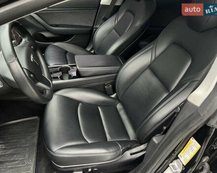 Черный Тесла Модель 3, объемом двигателя 0 л и пробегом 93 тыс. км за 15600 $, фото 38 на Automoto.ua