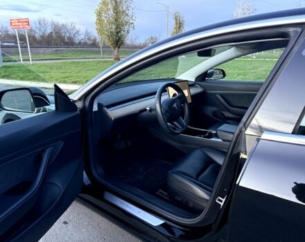 Чорний Тесла Модель 3, об'ємом двигуна 0 л та пробігом 128 тис. км за 372 $, фото 1 на Automoto.ua