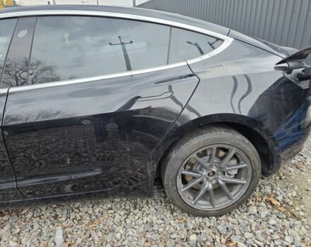 Черный Тесла Модель 3, объемом двигателя 0 л и пробегом 130 тыс. км за 303 $, фото 1 на Automoto.ua