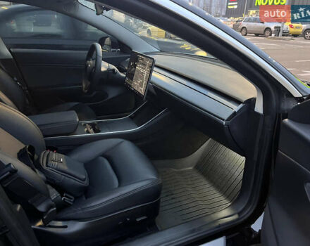 Черный Тесла Модель 3, объемом двигателя 0 л и пробегом 77 тыс. км за 20000 $, фото 86 на Automoto.ua
