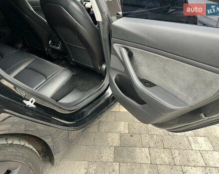 Черный Тесла Модель 3, объемом двигателя 0 л и пробегом 93 тыс. км за 15600 $, фото 50 на Automoto.ua