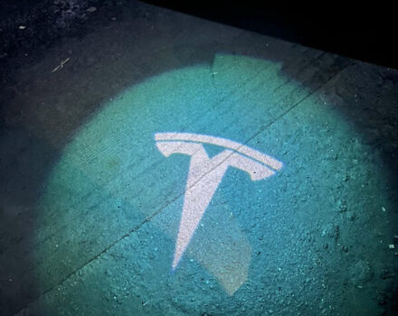 Черный Тесла Модель 3, объемом двигателя 0 л и пробегом 77 тыс. км за 20000 $, фото 92 на Automoto.ua