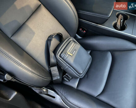 Черный Тесла Модель 3, объемом двигателя 0 л и пробегом 77 тыс. км за 20000 $, фото 89 на Automoto.ua