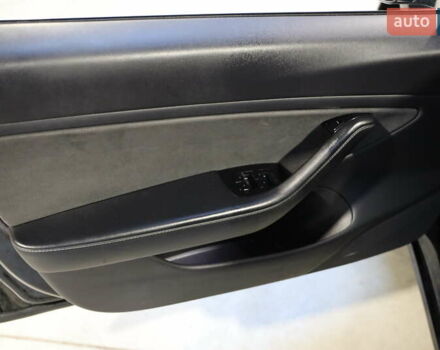 Чорний Тесла Модель 3, об'ємом двигуна 0 л та пробігом 163 тис. км за 15600 $, фото 13 на Automoto.ua