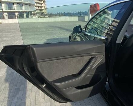 Чорний Тесла Модель 3, об'ємом двигуна 0 л та пробігом 61 тис. км за 24800 $, фото 46 на Automoto.ua