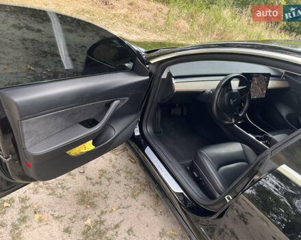Чорний Тесла Модель 3, об'ємом двигуна 0 л та пробігом 157 тис. км за 18500 $, фото 5 на Automoto.ua