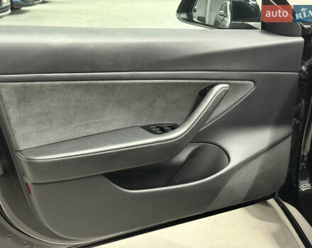 Черный Тесла Модель 3, объемом двигателя 0 л и пробегом 209 тыс. км за 17900 $, фото 69 на Automoto.ua