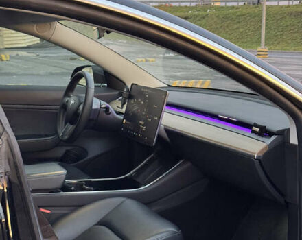 Черный Тесла Модель 3, объемом двигателя 0 л и пробегом 98 тыс. км за 17900 $, фото 20 на Automoto.ua