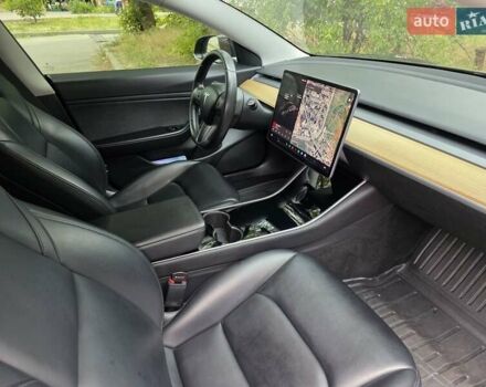 Чорний Тесла Модель 3, об'ємом двигуна 0 л та пробігом 106 тис. км за 18200 $, фото 7 на Automoto.ua