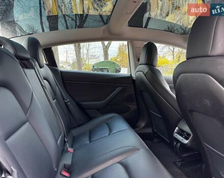 Черный Тесла Модель 3, объемом двигателя 0 л и пробегом 65 тыс. км за 25390 $, фото 21 на Automoto.ua