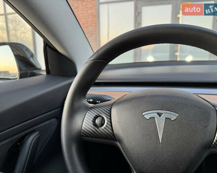 Чорний Тесла Модель 3, об'ємом двигуна 0 л та пробігом 117 тис. км за 18999 $, фото 77 на Automoto.ua