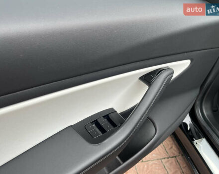 Черный Тесла Модель 3, объемом двигателя 0 л и пробегом 48 тыс. км за 18000 $, фото 24 на Automoto.ua