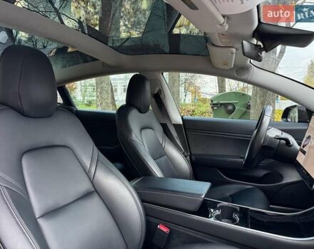 Черный Тесла Модель 3, объемом двигателя 0 л и пробегом 65 тыс. км за 25390 $, фото 23 на Automoto.ua