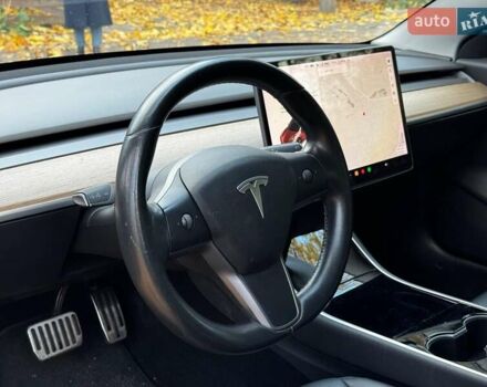 Черный Тесла Модель 3, объемом двигателя 0 л и пробегом 65 тыс. км за 25390 $, фото 12 на Automoto.ua