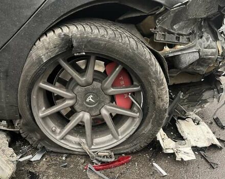 Черный Тесла Модель 3, объемом двигателя 0 л и пробегом 139 тыс. км за 11000 $, фото 11 на Automoto.ua