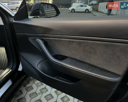 Черный Тесла Модель 3, объемом двигателя 0 л и пробегом 77 тыс. км за 20000 $, фото 84 на Automoto.ua