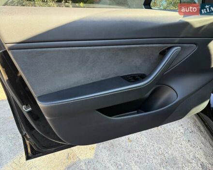 Чорний Тесла Модель 3, об'ємом двигуна 0 л та пробігом 151 тис. км за 15999 $, фото 27 на Automoto.ua