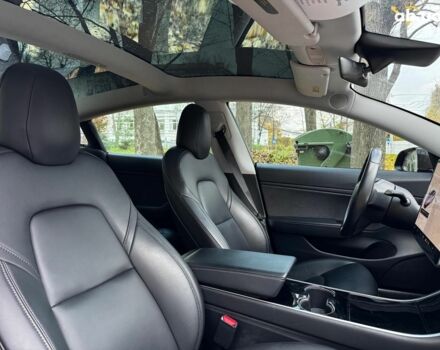 Черный Тесла Модель 3, объемом двигателя 0 л и пробегом 65 тыс. км за 25390 $, фото 22 на Automoto.ua