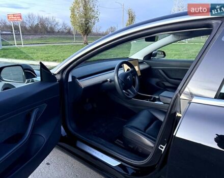 Черный Тесла Модель 3, объемом двигателя 0 л и пробегом 127 тыс. км за 15700 $, фото 2 на Automoto.ua