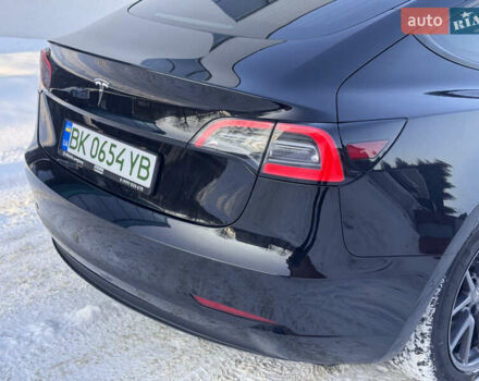 Чорний Тесла Модель 3, об'ємом двигуна 0 л та пробігом 77 тис. км за 14500 $, фото 47 на Automoto.ua