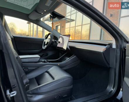 Чорний Тесла Модель 3, об'ємом двигуна 0 л та пробігом 117 тис. км за 18999 $, фото 67 на Automoto.ua