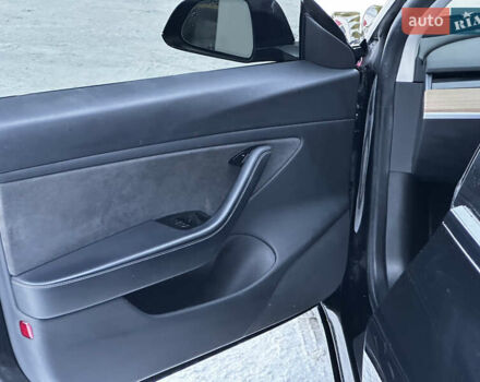 Черный Тесла Модель 3, объемом двигателя 0 л и пробегом 127 тыс. км за 16999 $, фото 51 на Automoto.ua