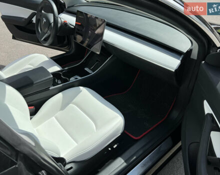 Черный Тесла Модель 3, объемом двигателя 0 л и пробегом 130 тыс. км за 17999 $, фото 2 на Automoto.ua