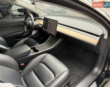Чорний Тесла Модель 3, об'ємом двигуна 0 л та пробігом 81 тис. км за 15300 $, фото 23 на Automoto.ua