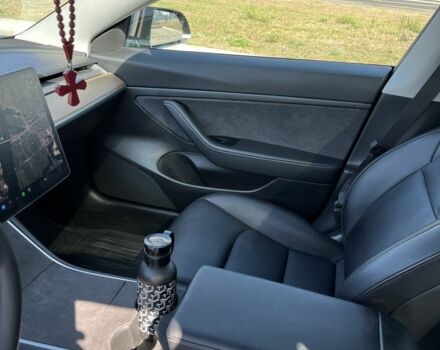 Чорний Тесла Модель 3, об'ємом двигуна 0 л та пробігом 130 тис. км за 15999 $, фото 7 на Automoto.ua