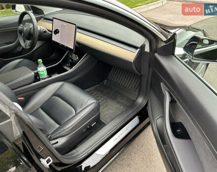 Черный Тесла Модель 3, объемом двигателя 0 л и пробегом 68 тыс. км за 17300 $, фото 13 на Automoto.ua