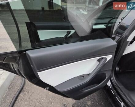 Чорний Тесла Модель 3, об'ємом двигуна 0 л та пробігом 91 тис. км за 21700 $, фото 30 на Automoto.ua