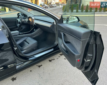 Черный Тесла Модель 3, объемом двигателя 0 л и пробегом 150 тыс. км за 18500 $, фото 44 на Automoto.ua