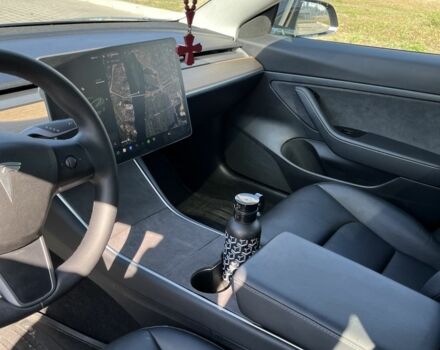 Чорний Тесла Модель 3, об'ємом двигуна 0 л та пробігом 130 тис. км за 15999 $, фото 5 на Automoto.ua