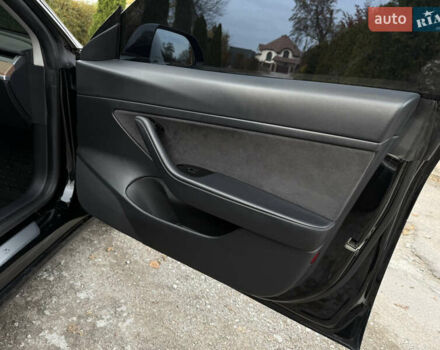 Чорний Тесла Модель 3, об'ємом двигуна 0 л та пробігом 100 тис. км за 15500 $, фото 40 на Automoto.ua